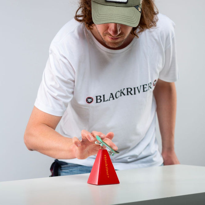 Wallie Pylon Rouge