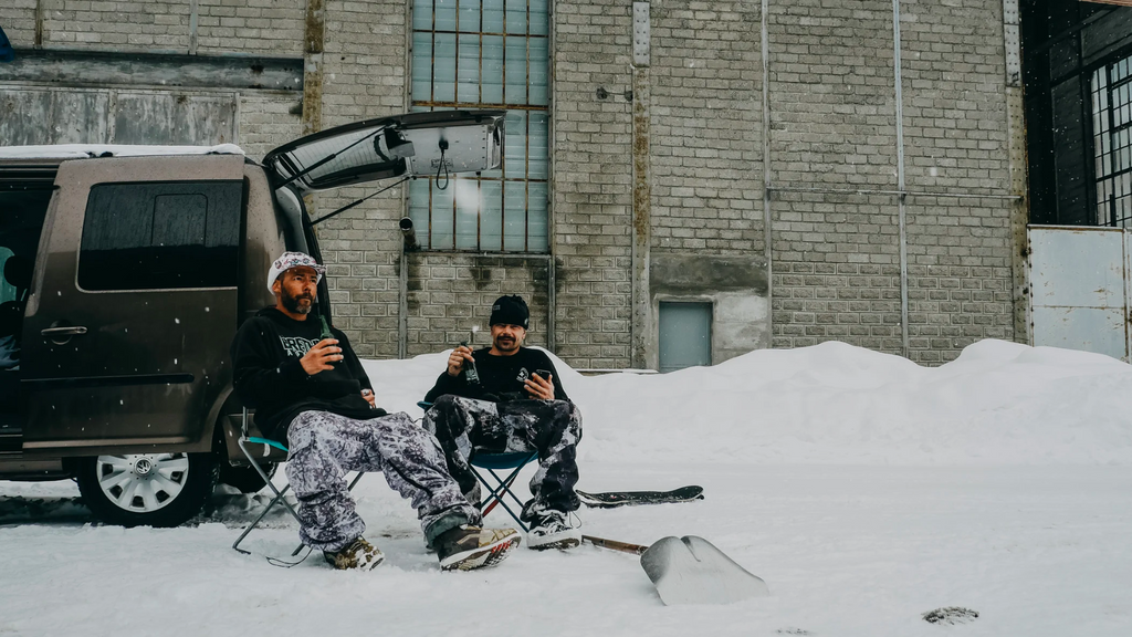 Gifts for snowboarders under €20