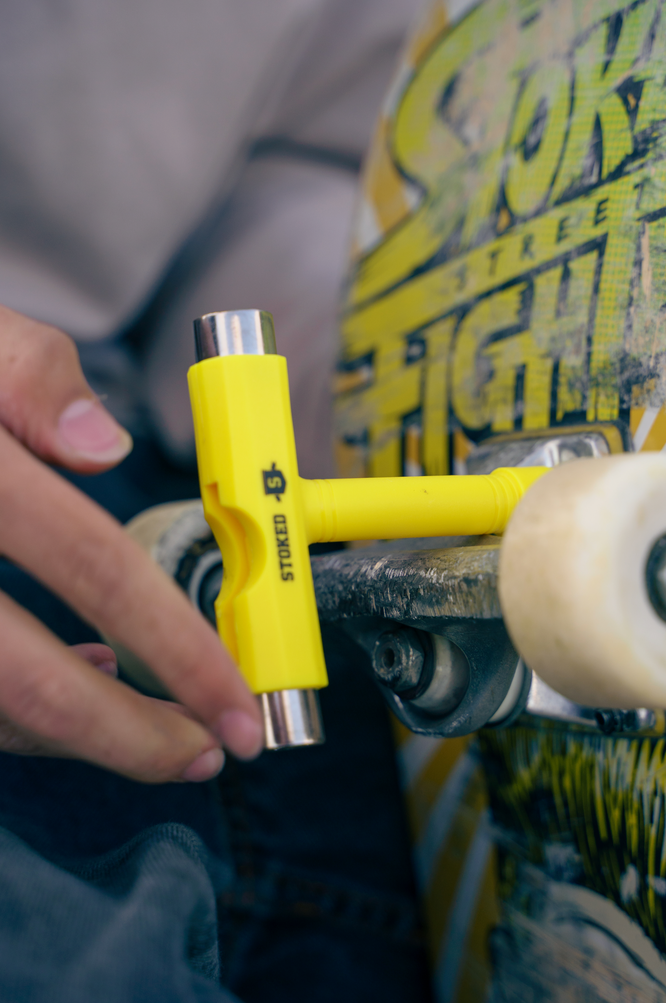 Outil de patinage classique Stoked jaune