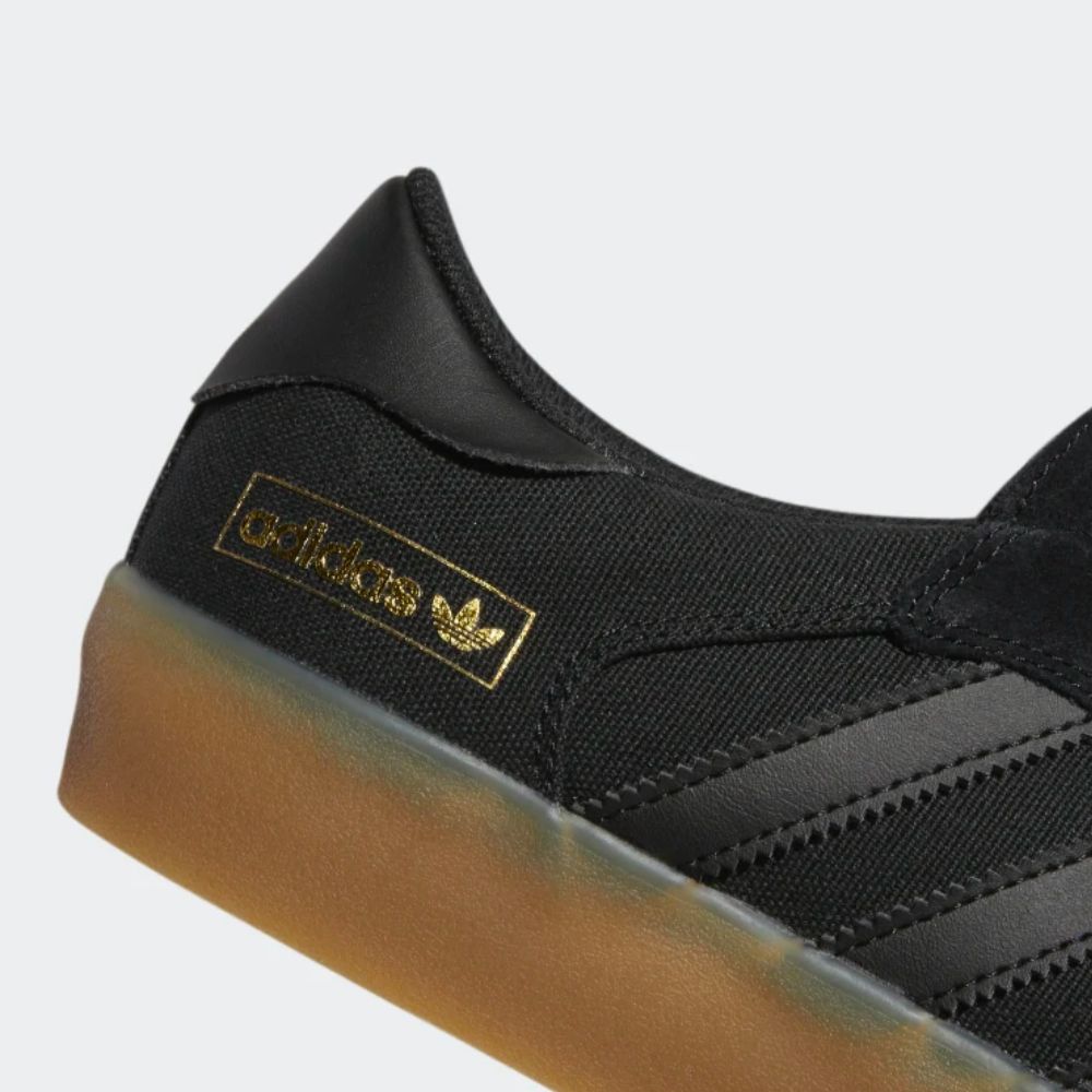 Matchbreak Super Core Black / Core Black / Gold Metallic